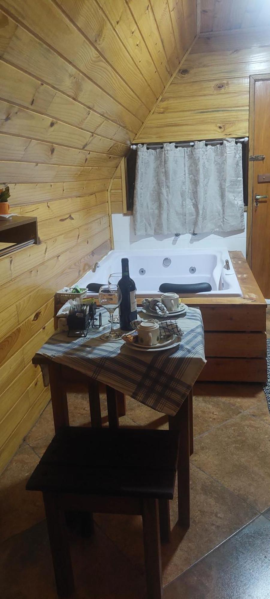 Chale Com Hidromassagem Da Vick Hotel Campos do Jordao Exterior photo